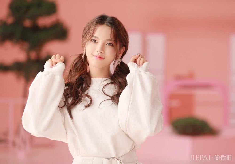 �Խ��˫��β�裬������������Ƥ����������Ԫ��Ů